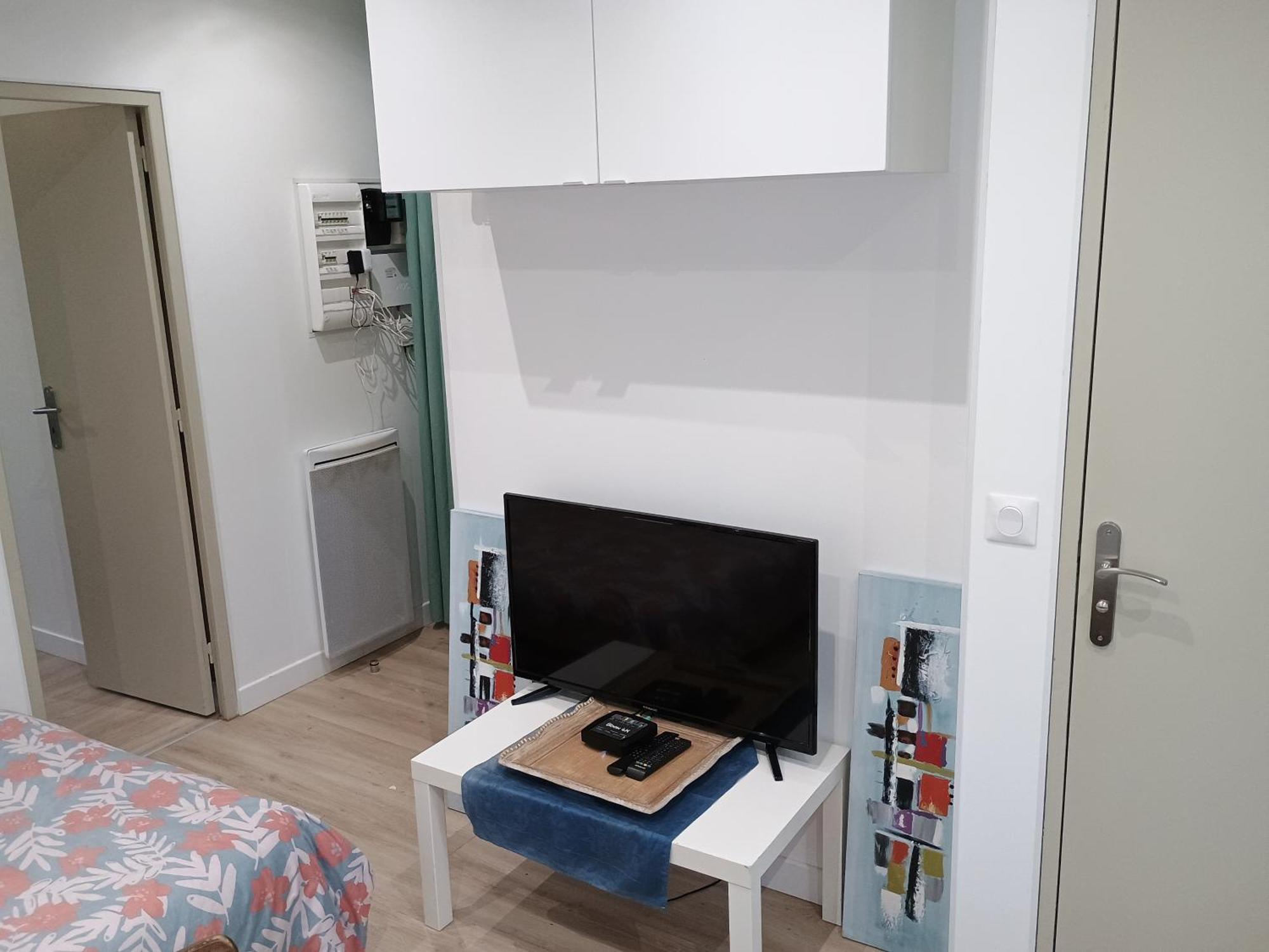 Apartment Paris 30 M2 Paris 2 Beds Subway Station 13 And 14 And 4
